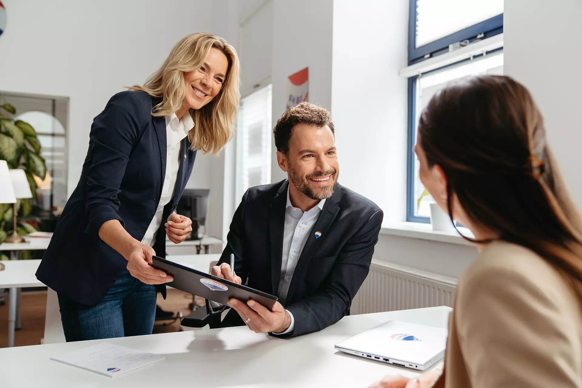 Il team di REMAX Home District - Brescia Via Ambaraga al lavoro